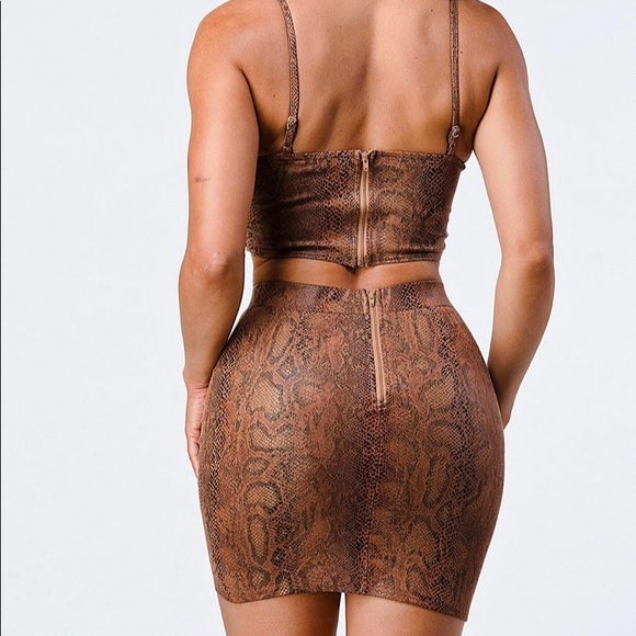 Mini Skirt Set - Picture 2 of 2